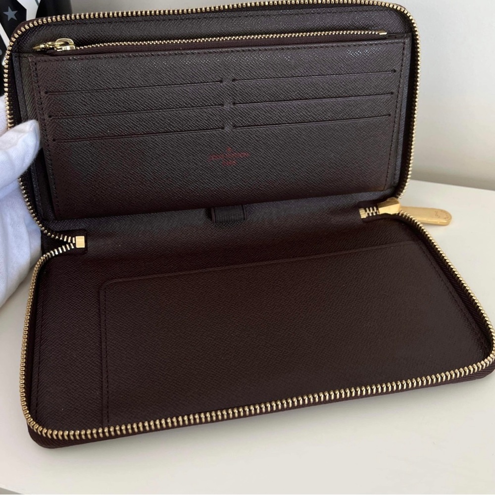 6️⃣6️⃣0️⃣Authentic LV Damier Ebene organizer.